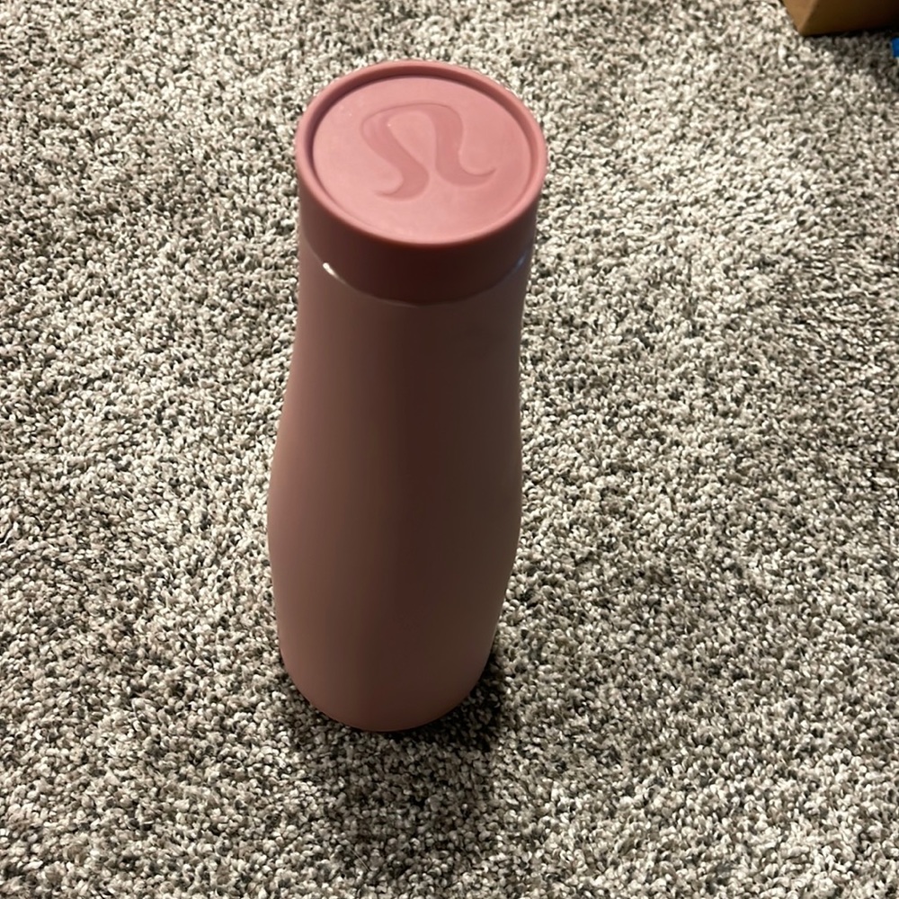 Lululemon water bottle